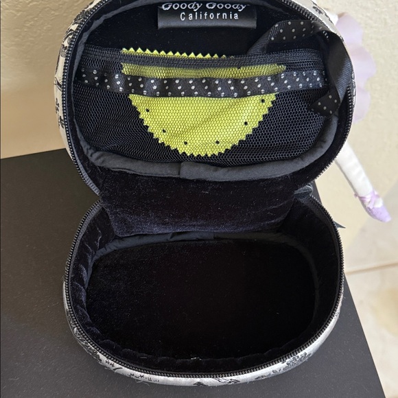 Goody Elegant Black and White Floral Cosmetic Bag - Picture 8 of 8